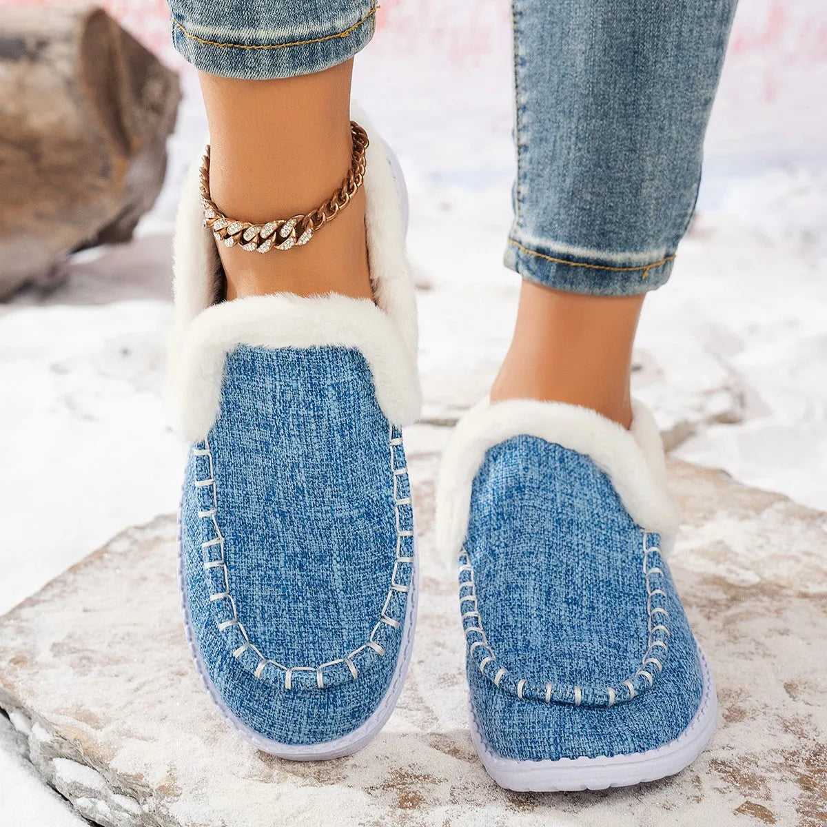 Thickened indoor leisure warm top snow boots for women, solid colour, flat heel, rubber sole, artificial PU upper, round toe, shown in blue