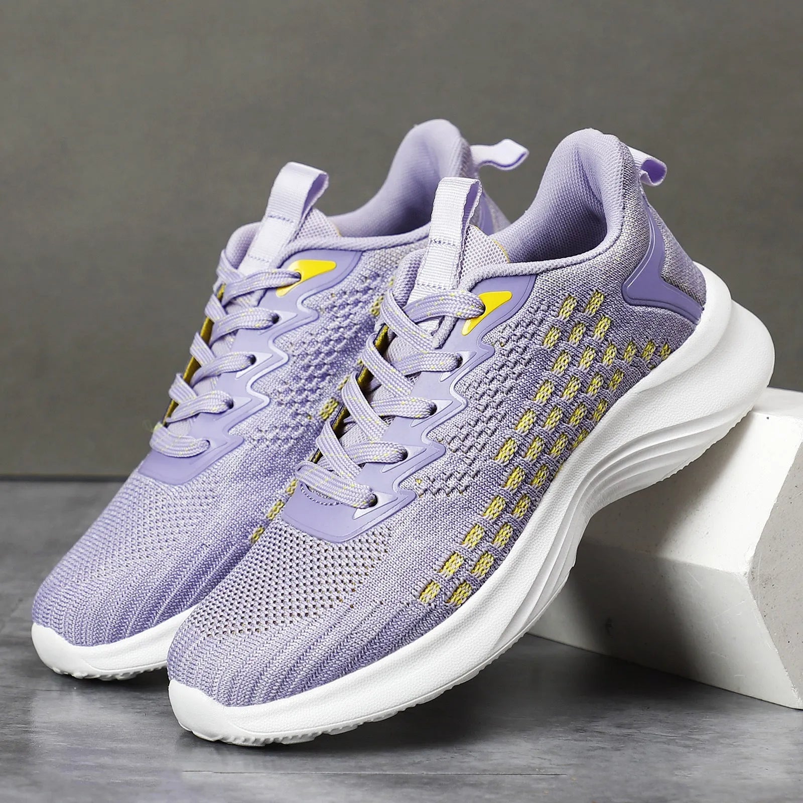 Women's lavender purple Flyknit running shoes with mesh lining and EVA sole for jogging