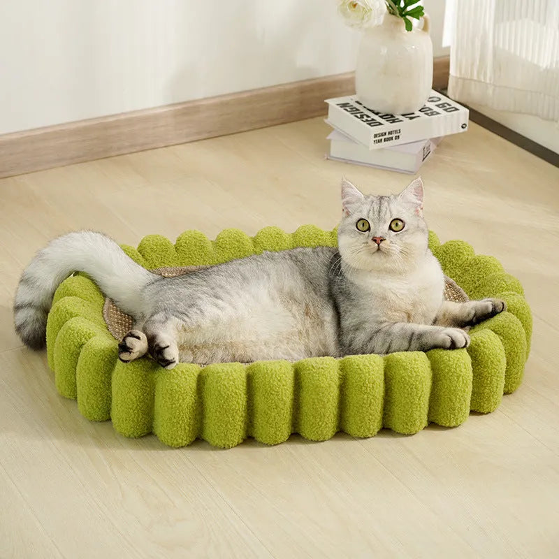 Green oval-shaped sisal cat scratching pad and lounger bed