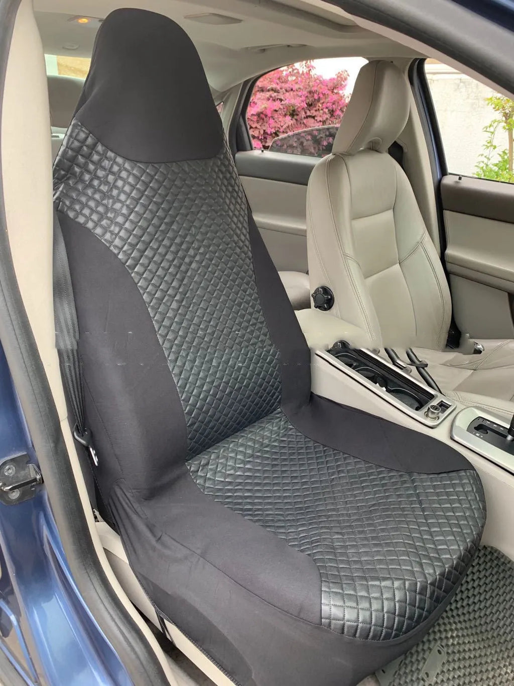 Black quilted universal car seat cover made of PU and polyester fabric with plastic fitting hooks