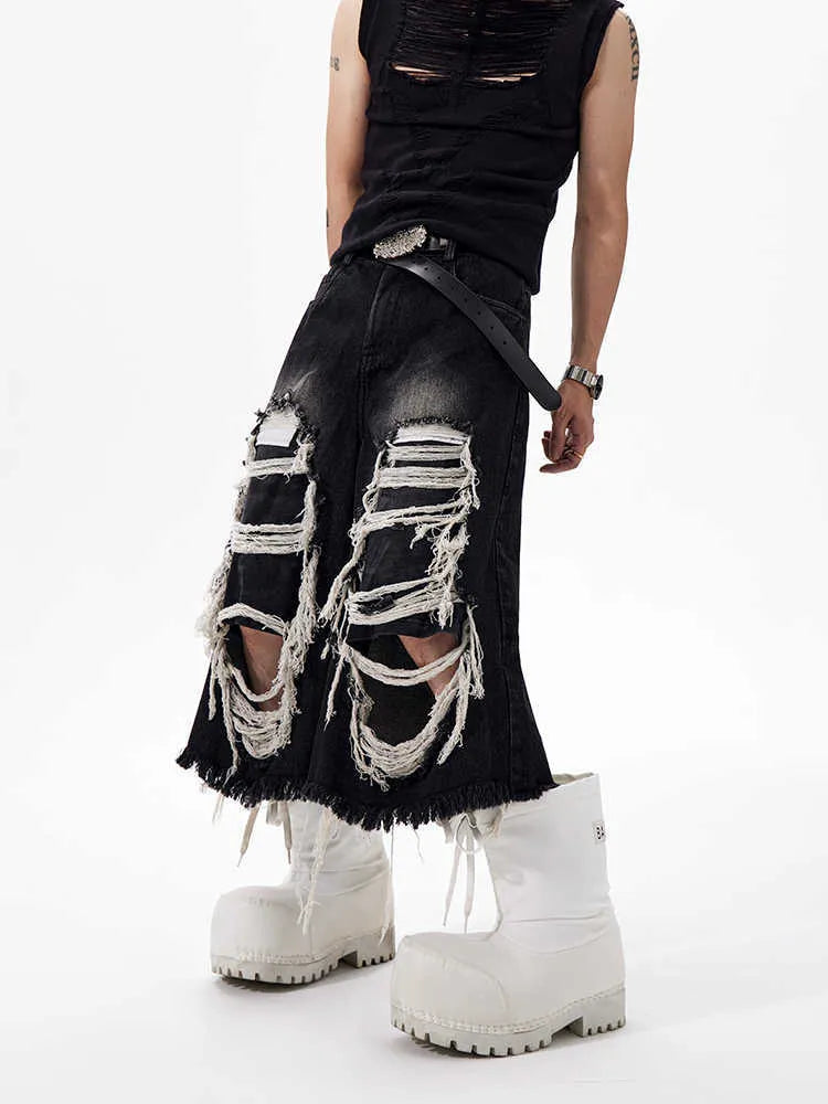 Black cropped wide-leg jeans with mid-high waist on mannequin showing loose fit and micro-elastic cotton denim
