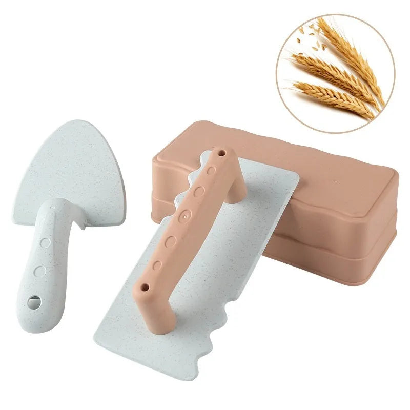 Wheat straw sand shovel toy 19cm in brown and green with brick mould