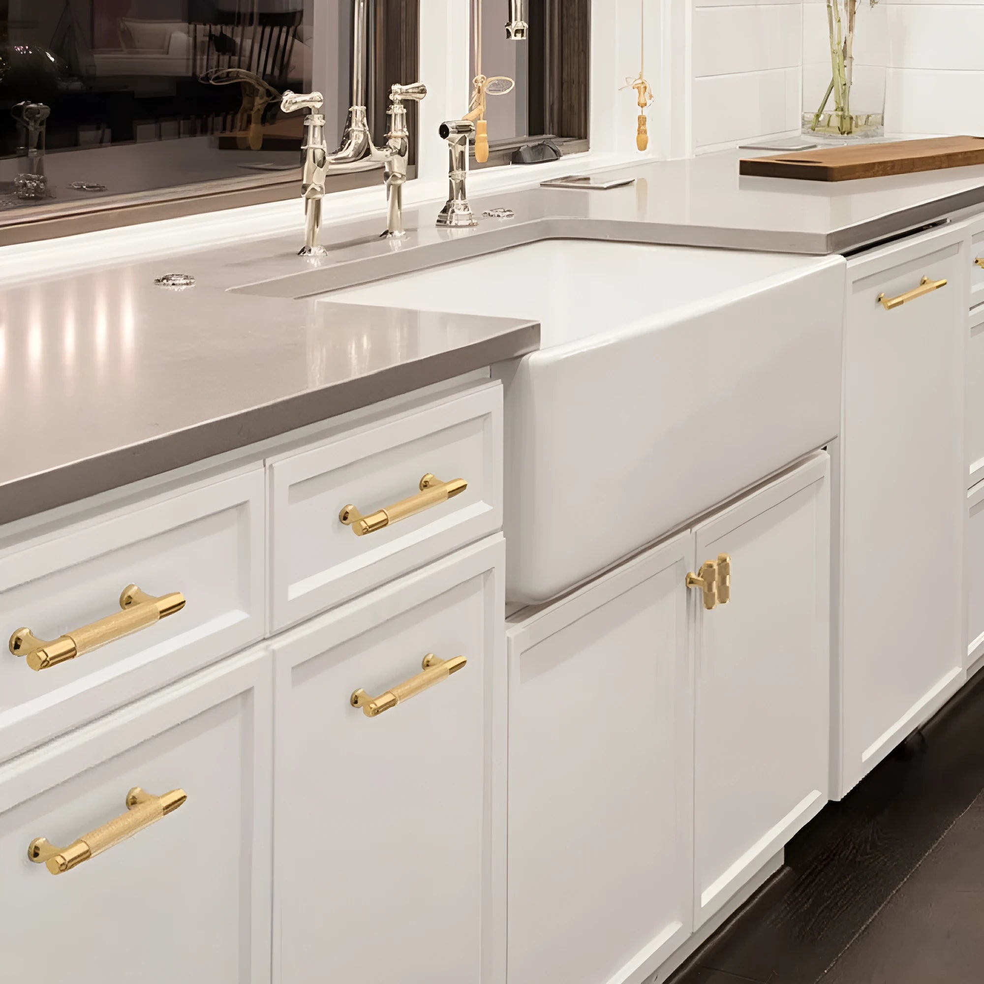 Brushed brass aluminium furniture handle with European style design for cabinets and drawers