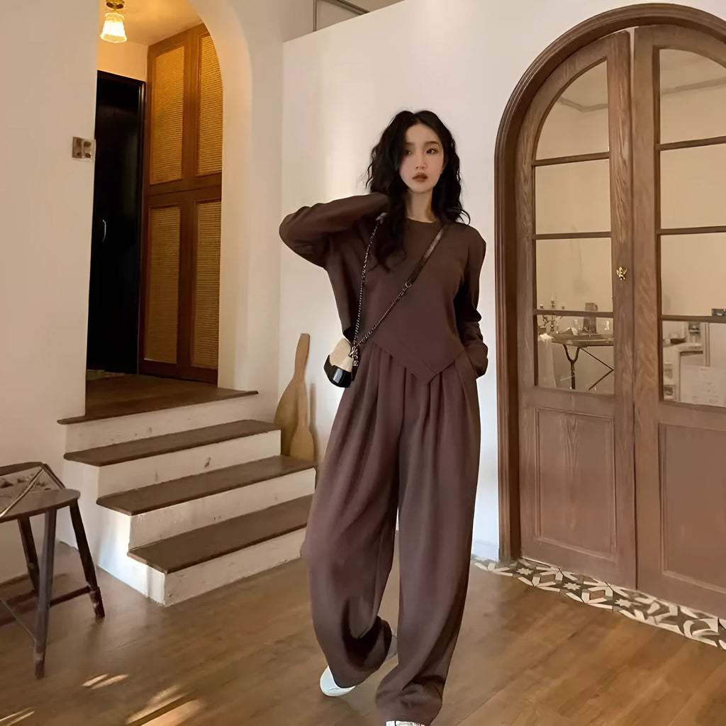 Women's khaki casual sports suit, loose-fitting two-piece set with long sleeves.