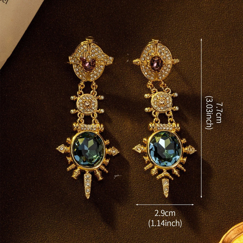 Gold geometric stud earrings with round shape and diamond treatment