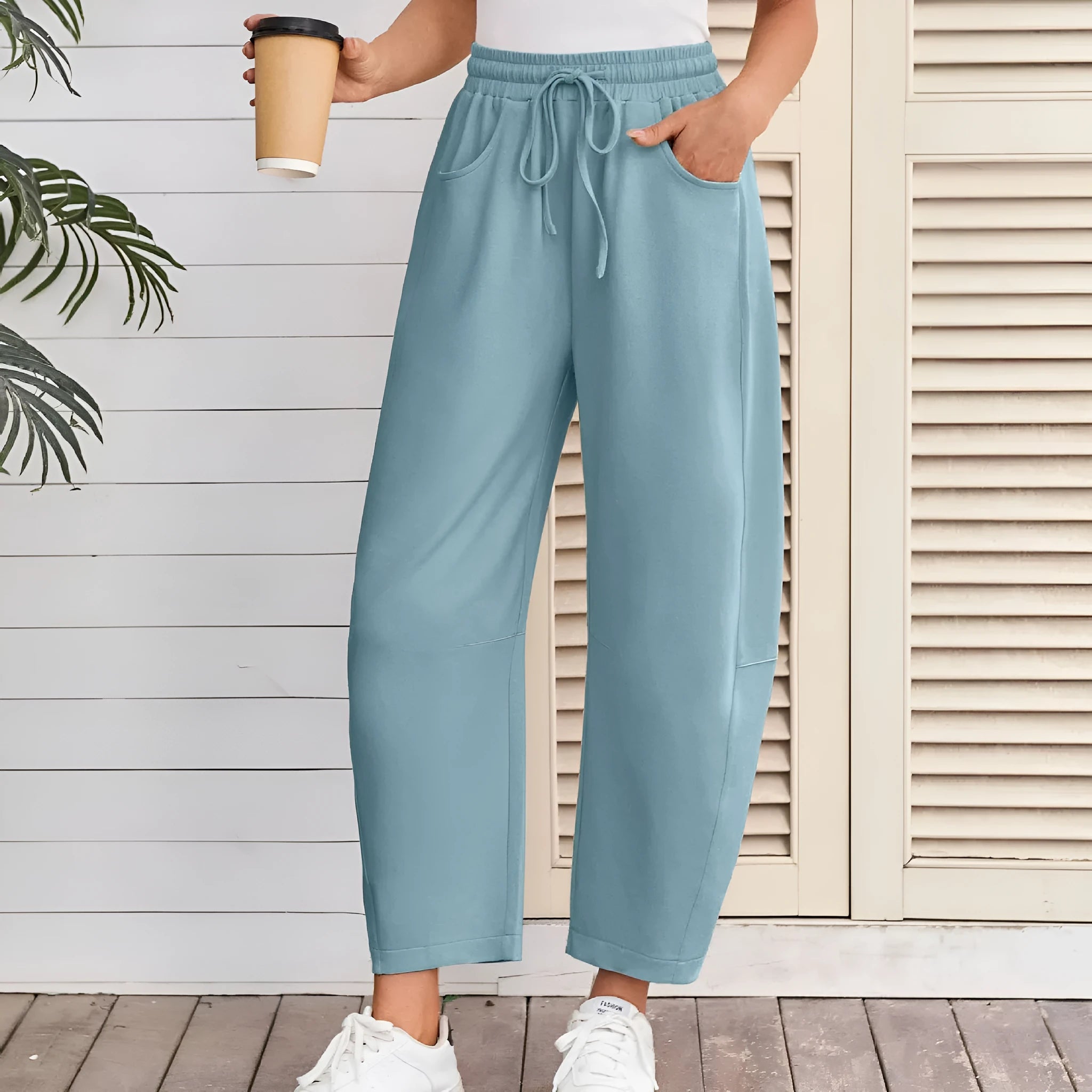 Cotton cropped sweatpants with elastic drawstring waist in loose street fashion style
