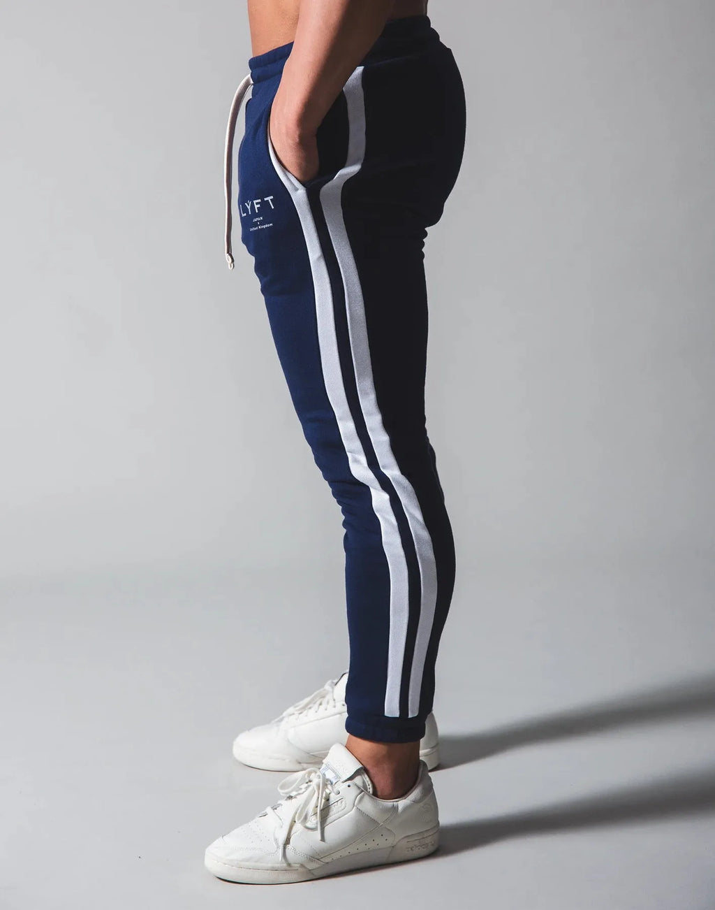 New Muscle Brother cotton sports trousers in black, 95 percent cotton, elastic waist, side view on model