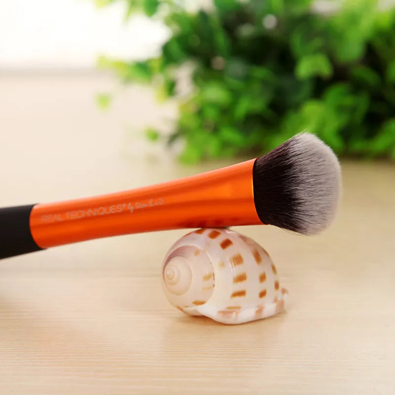 New 1411 synthetic fibre foundation brush with long handle, suitable for all skin types, style A or B