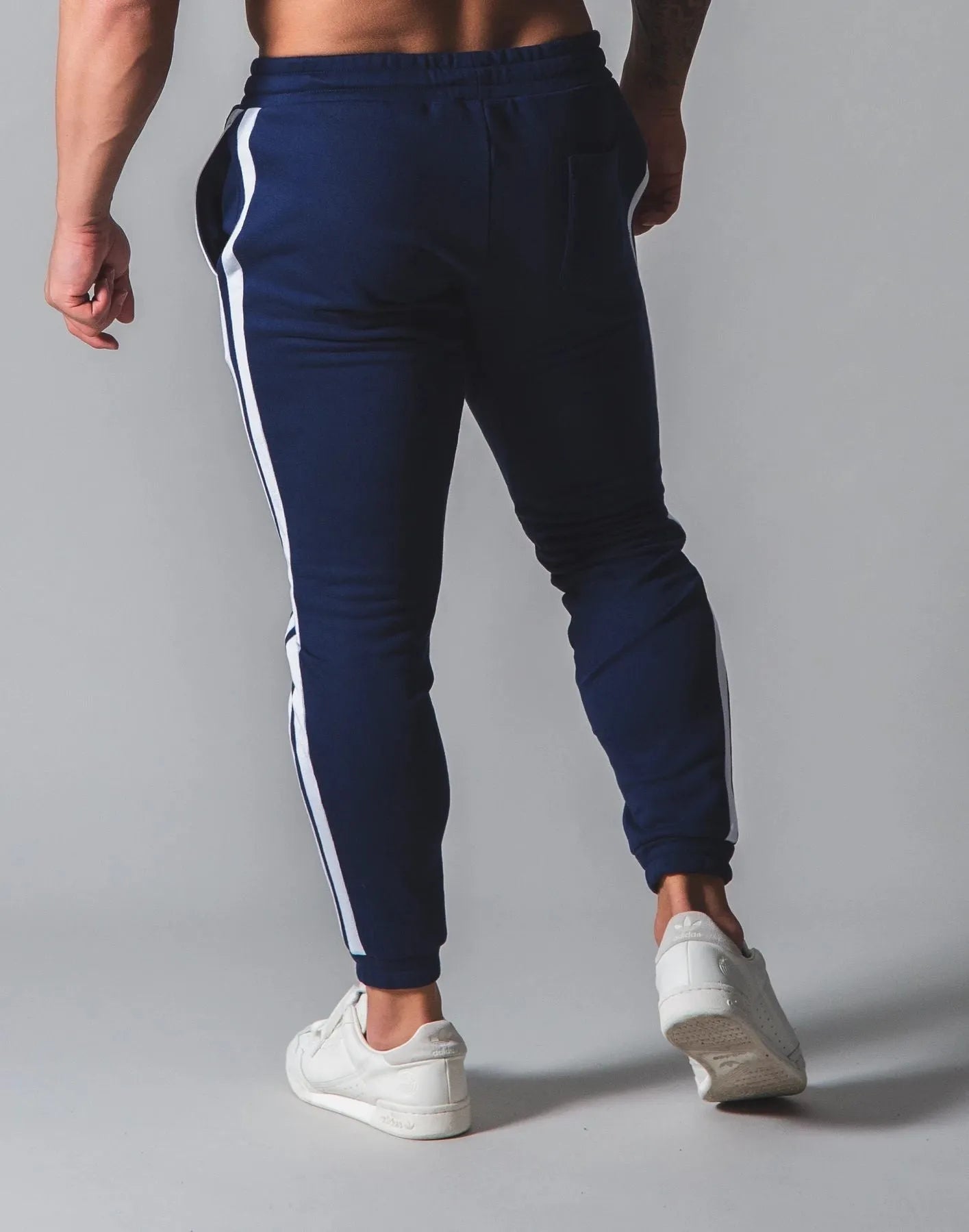New Muscle Brother cotton sports trousers in black, 95 percent cotton, elastic waist, side view on model