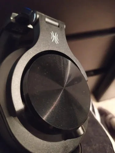 OneOdio black and red over-ear studio monitoring headphones with 40mm speaker drivers