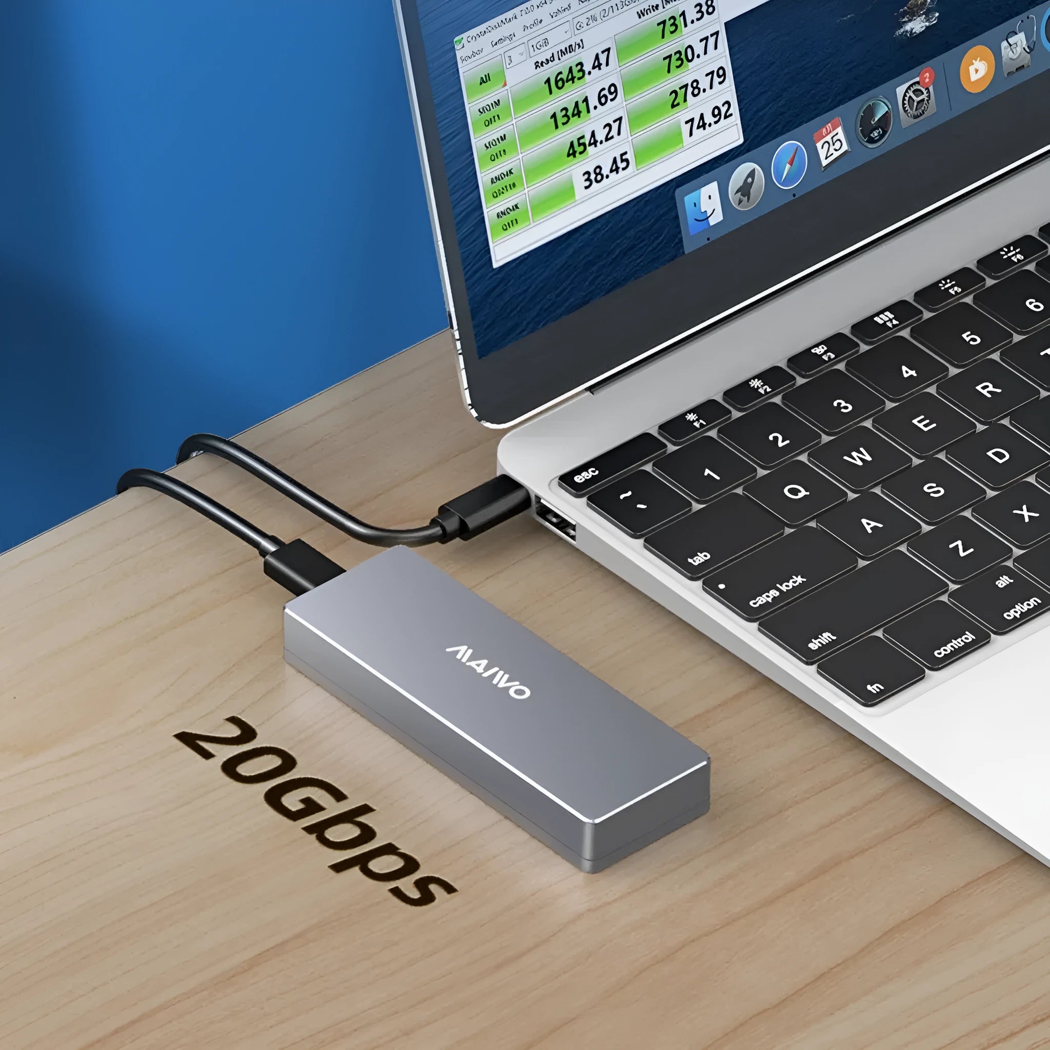 Type-C M.2 NVMe SSD enclosure kit with aluminium housing, screwdriver, screws, heat pad, and adapter cable
