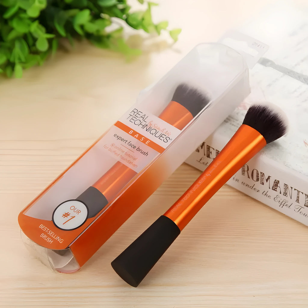New 1411 synthetic fibre foundation brush with long handle, suitable for all skin types, style A or B