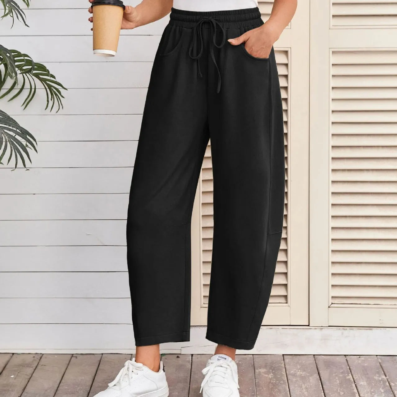 Cotton cropped sweatpants with elastic drawstring waist in loose street fashion style