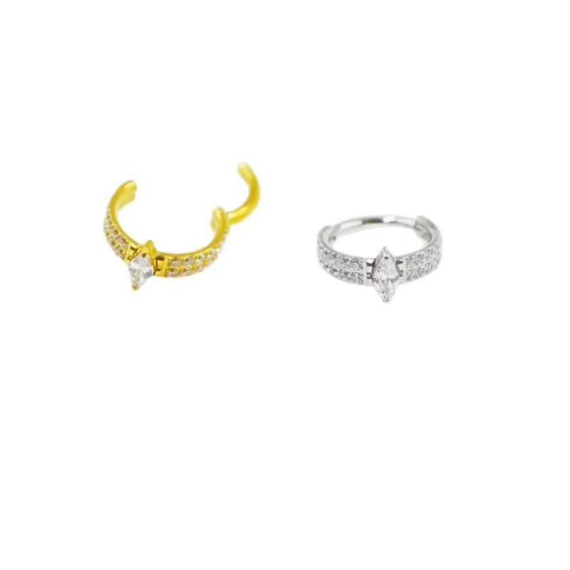 Close-up of a heart-shaped zircon diamond look earring in titanium steel, showing silver or gold colour on a 1.2x8mm setting.