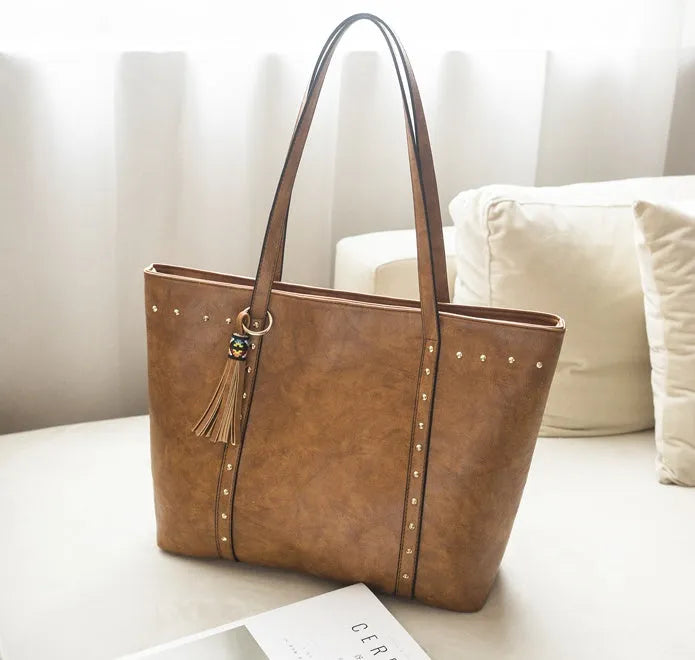 Women's shoulder crossbody bag in black with textured finish and polyester lining