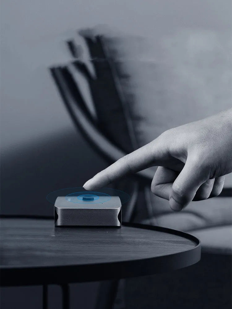 Grey HDMI 1 input 2 output switcher splitter device for connecting single source to dual displays
