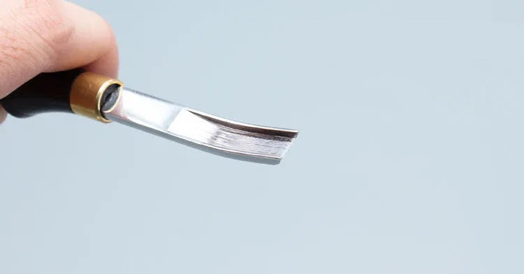 Leather hand tool for sharpening and thinning wide shovel edges, model 02.