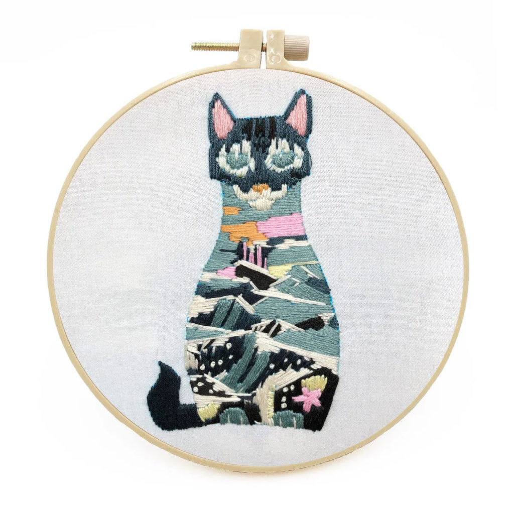 Cat three-dimensional European embroidery kit for beginners with fabric, hoop, and threads