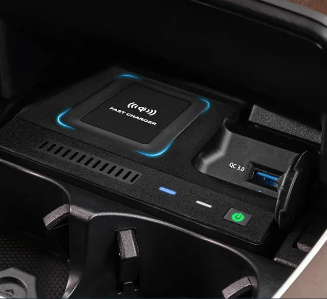 Black ABS car wireless charging board measuring 21x21x6.1cm for Mercedes-Benz A/GLC and C-Class vehicles