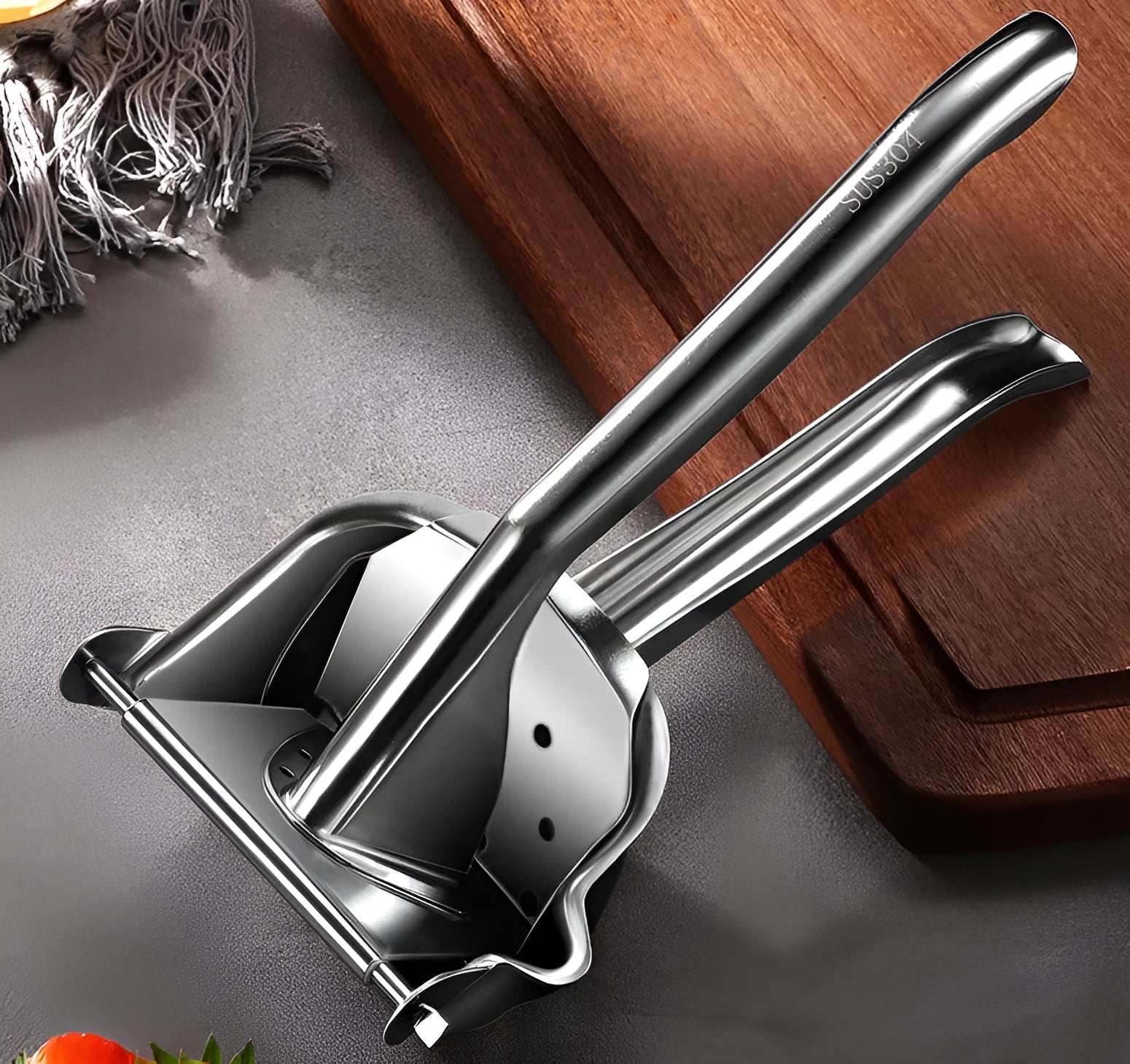 304 stainless steel manual juicer with triangular outlet and porous filter for citrus fruits