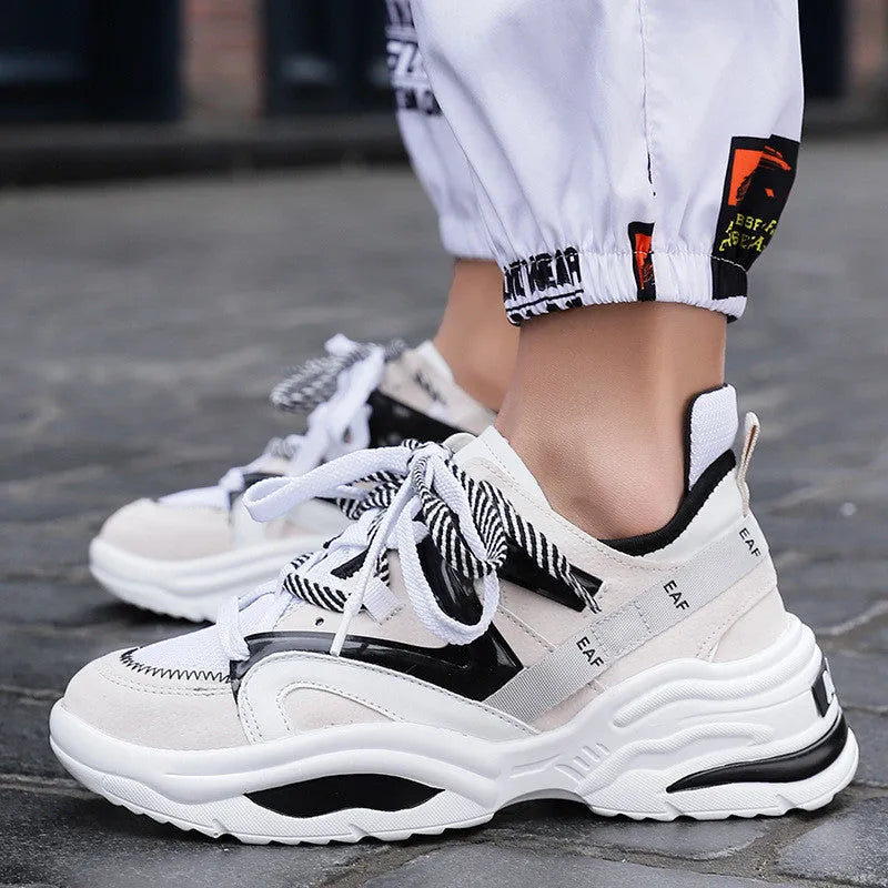 Breathable unisex Korean-style increased sports shoes for couples, flat heel, round toe, available in black, grey, and colour