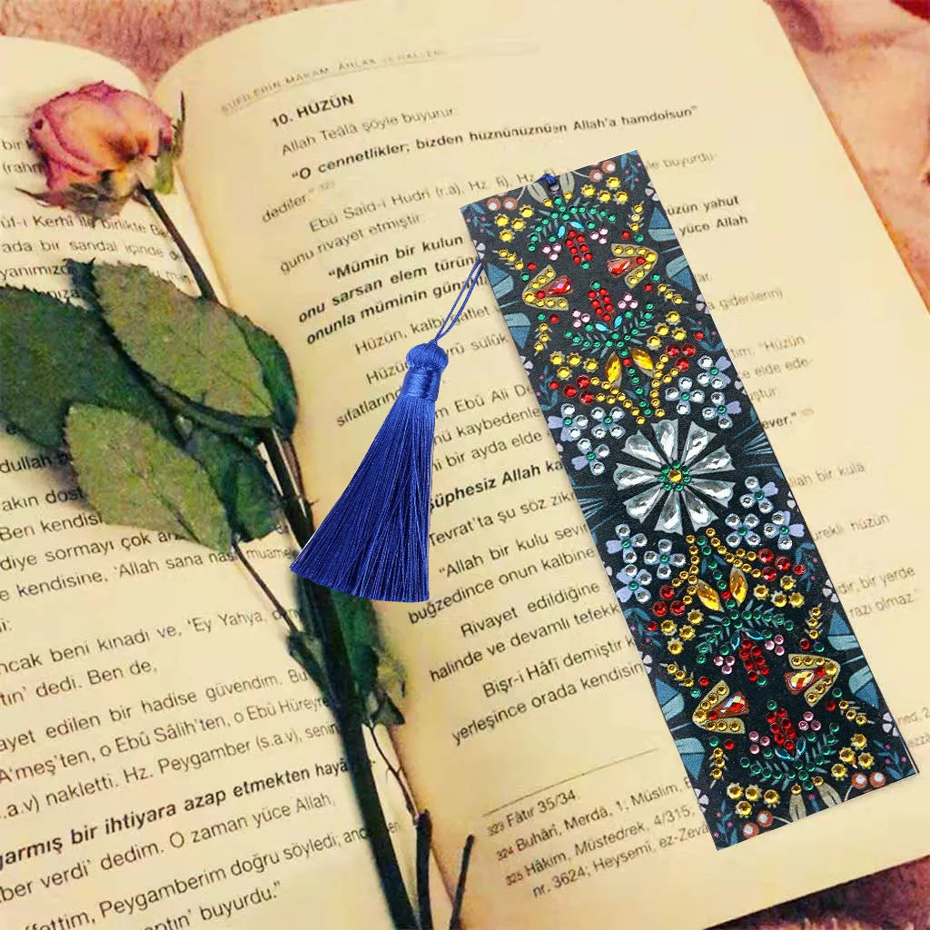 Diamond painting leather bookmark craft kit with mandala flower pattern embroidered using special-shaped round diamonds