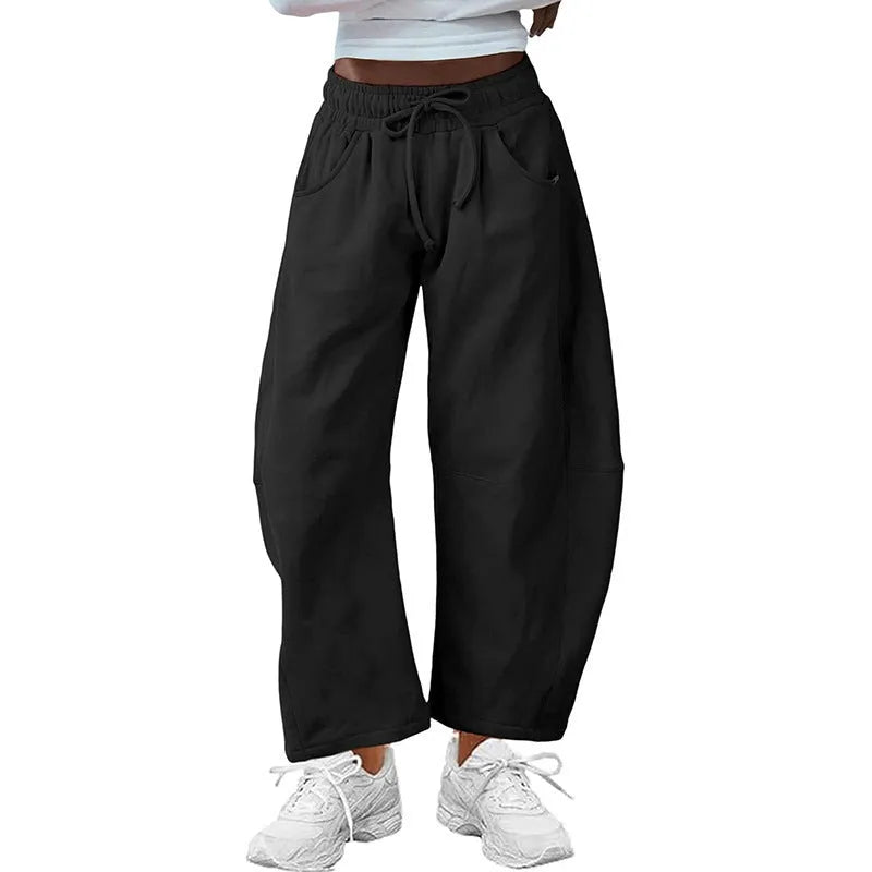 Cotton cropped sweatpants with elastic drawstring waist in loose street fashion style