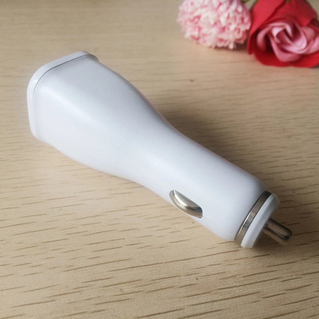 White QC2.0 fast car charger with single USB port for smartphone charging