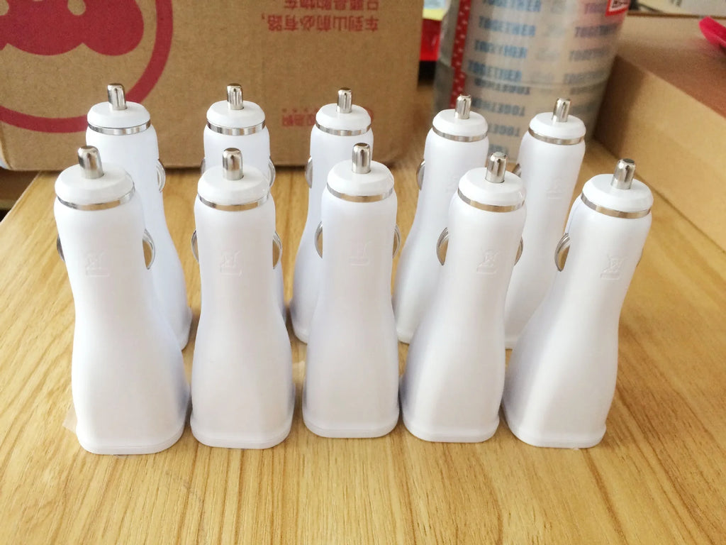 White QC2.0 fast car charger with single USB port for smartphone charging
