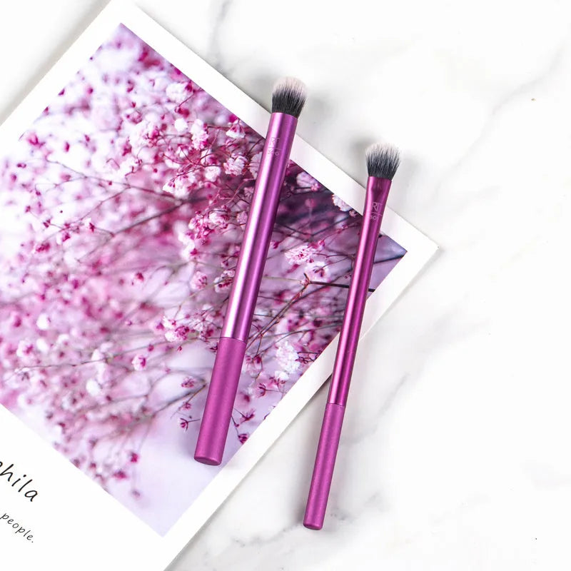 New 1411 synthetic fibre foundation brush with long handle, suitable for all skin types, style A or B