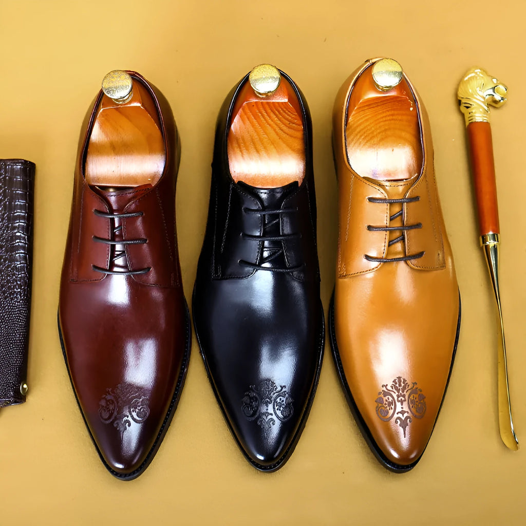 Men's leather pointed carved business formal shoes in cowhide with rubber sole, black colour, low-top
