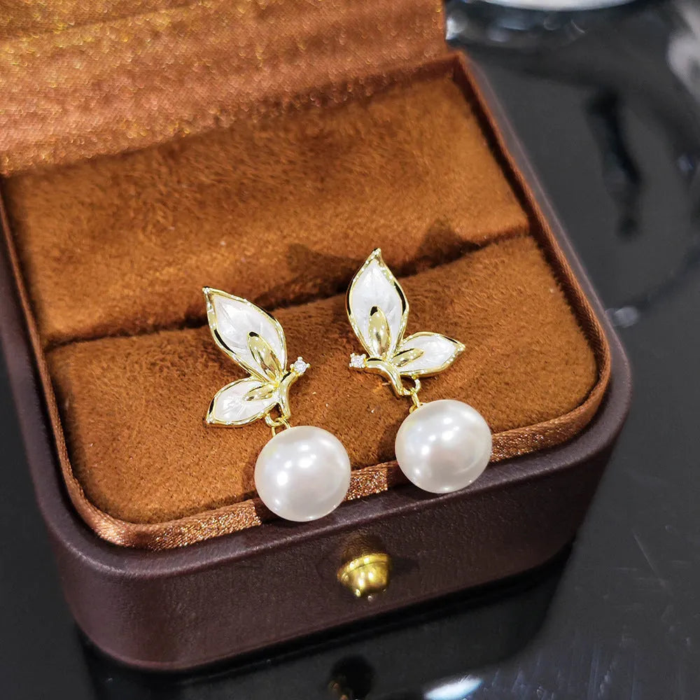 A pair of simple style copper butterfly earrings for women with an electroplated painted oil design.