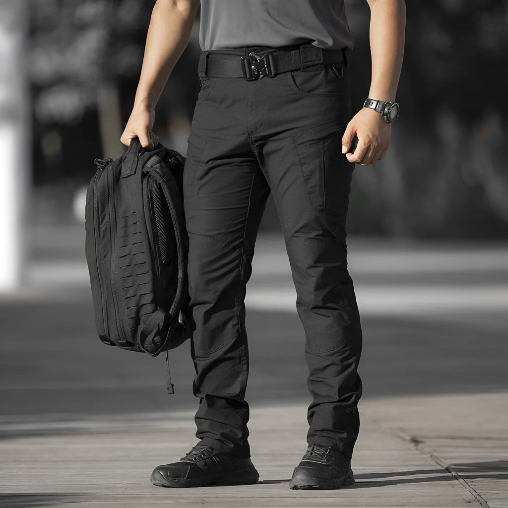 Loose men's cargo pants in khaki with multi pockets and cotton blend fabric