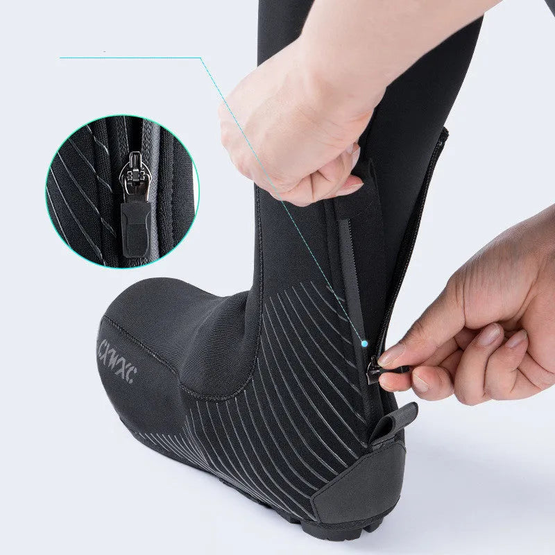 GIYO CX-204 black bike shoe cover with neoprene fabric, reflective strip, and rear zipper