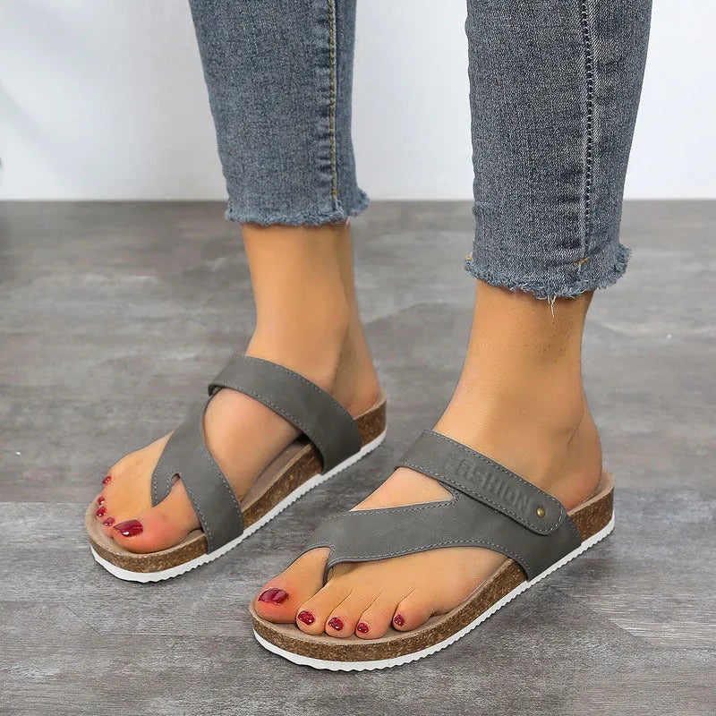 Flat toe ring thick-soled flip-flops in blue with artificial PU upper and foam sole.