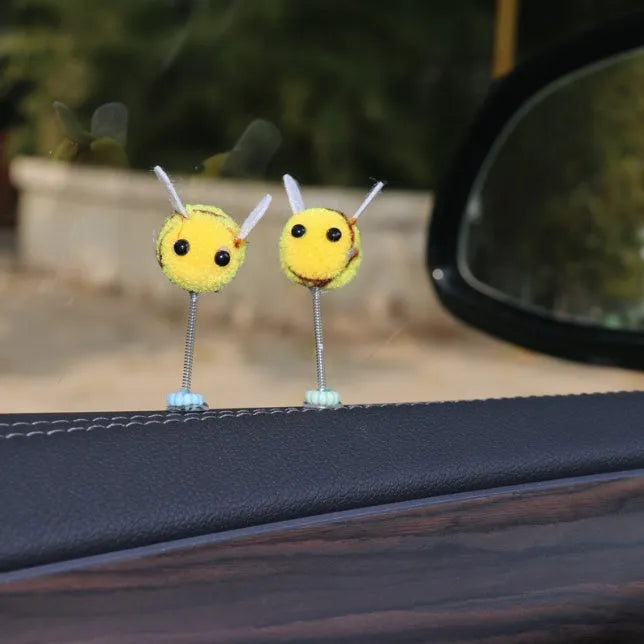 Cartoon-style little bee car decoration made from a soft fur ball, shown next to a ruler showing its 3cm size.