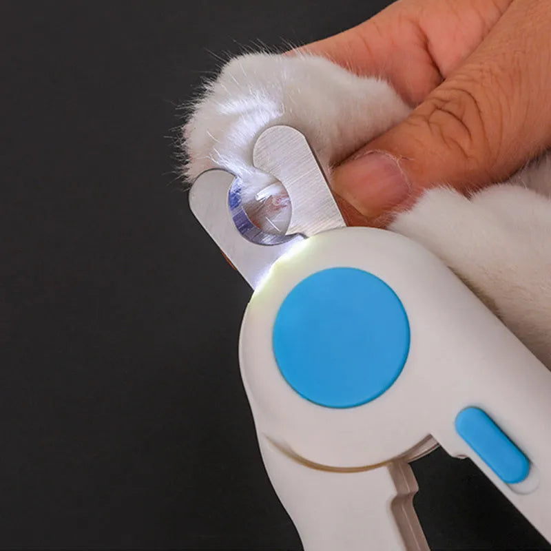 Blue LED pet nail clippers 14.5 cm with stainless steel blade for cats and dogs