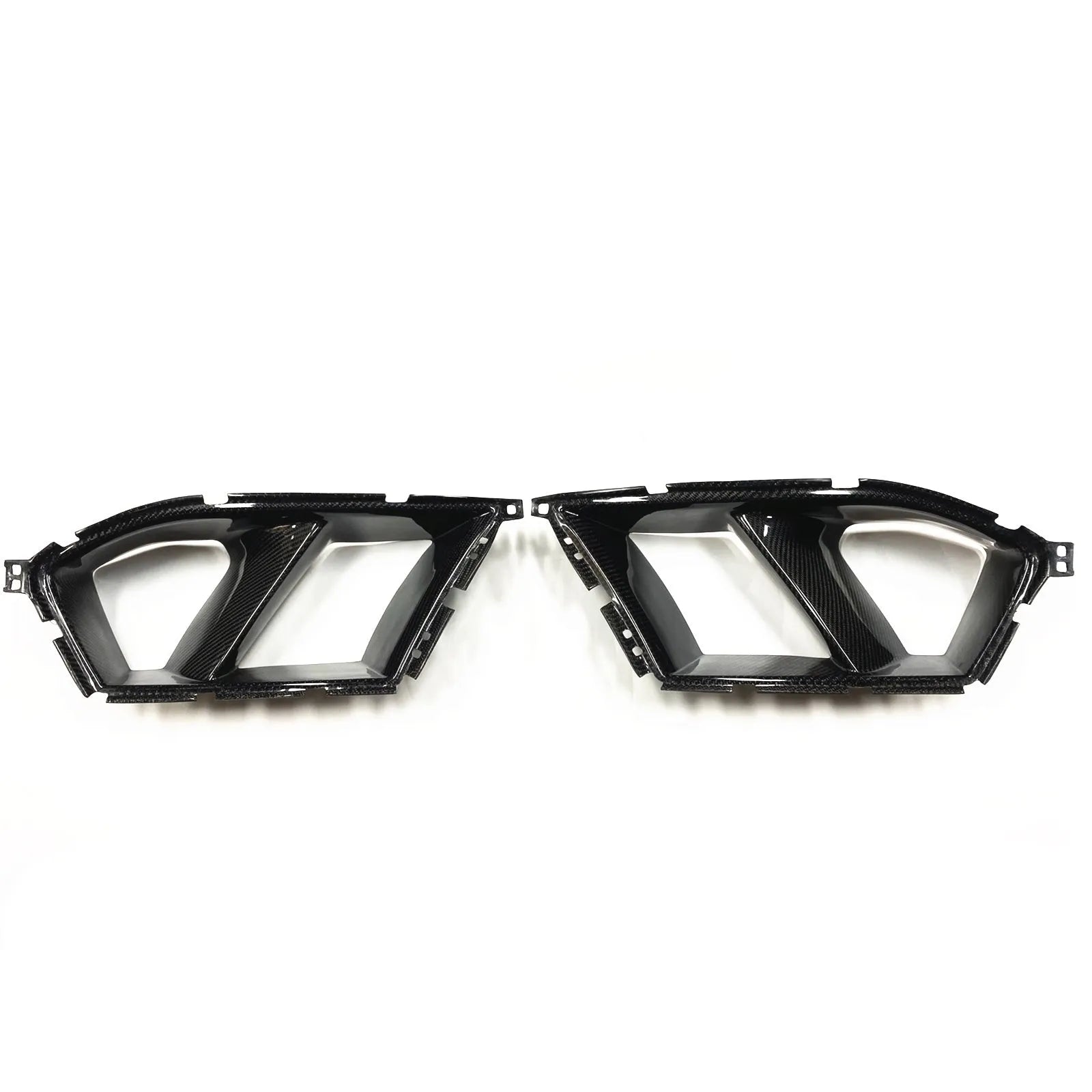 Genuine dry carbon fibre front bumper grille for BMW M3 and M4 models with visible 3K weave pattern