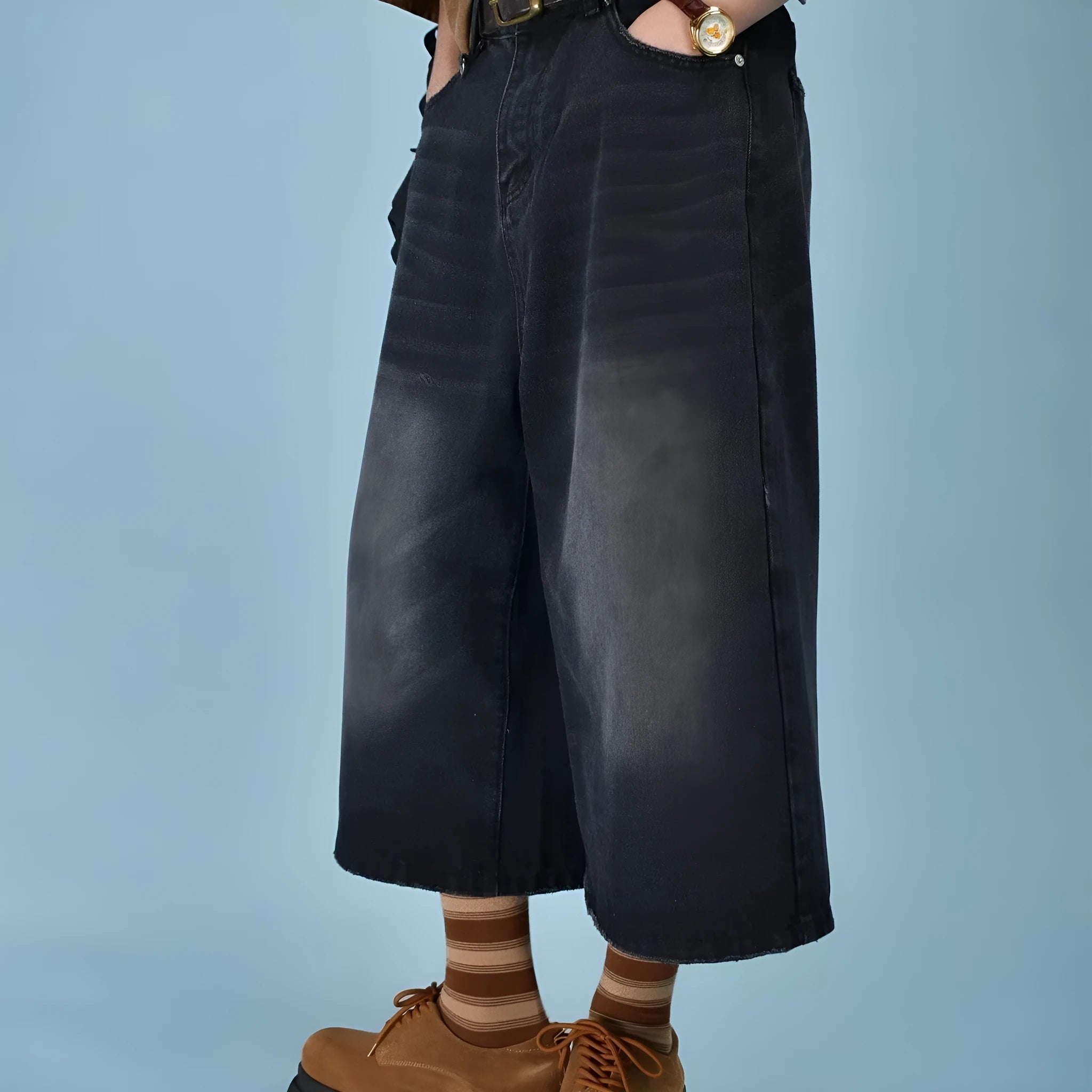 Men's straight-cut blue denim shorts with a loose fit for summer casual wear.