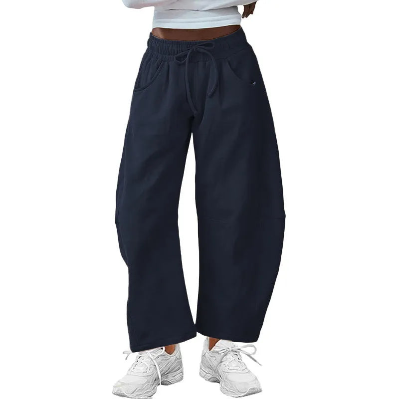 Cotton cropped sweatpants with elastic drawstring waist in loose street fashion style