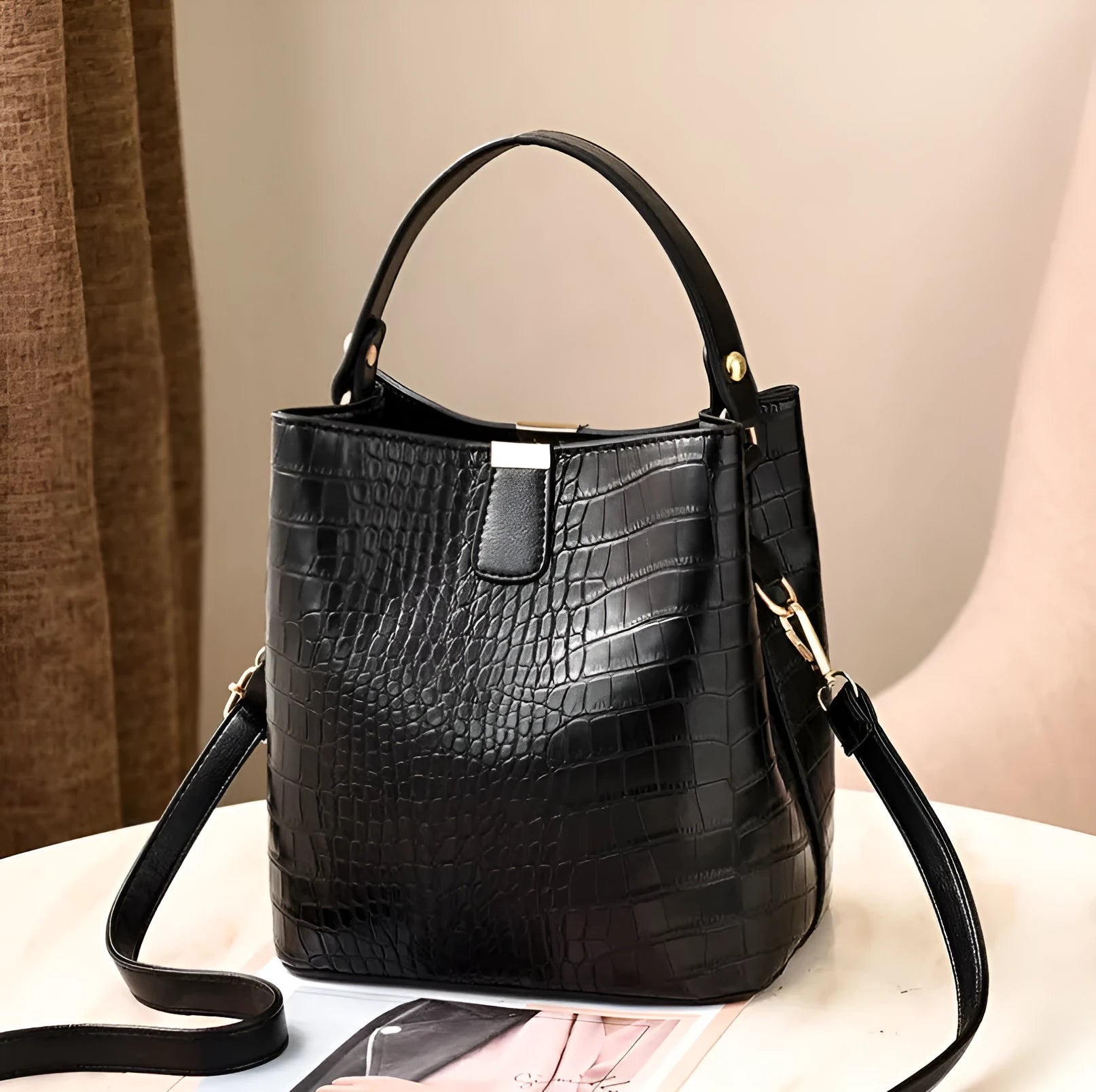 Women's PU shoulder bag with ID pocket and phone pocket in black colour