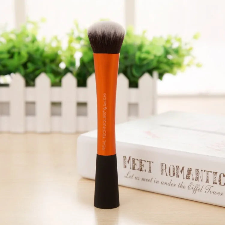 New 1411 synthetic fibre foundation brush with long handle, suitable for all skin types, style A or B