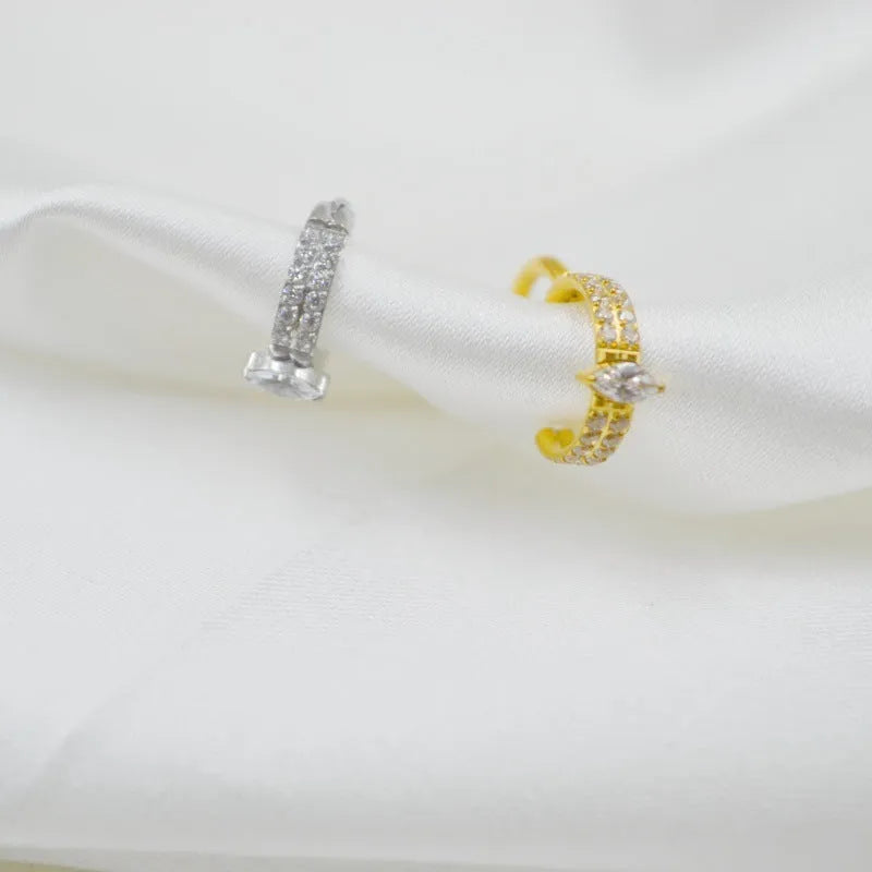 Close-up of a heart-shaped zircon diamond look earring in titanium steel, showing silver or gold colour on a 1.2x8mm setting.