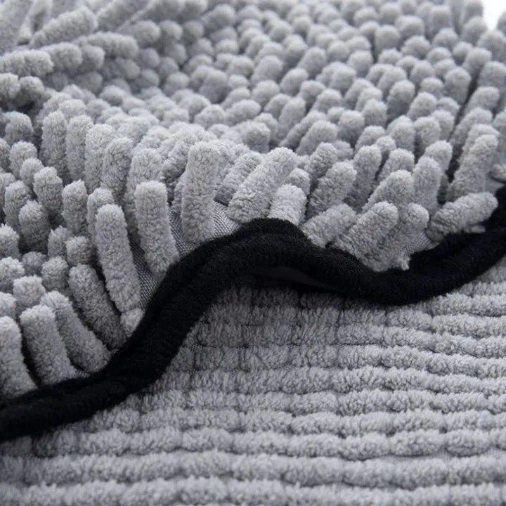 Blue quick-dry dog bath robe towel for drying pets, shown with dimensions of 62 cm by 23 cm.
