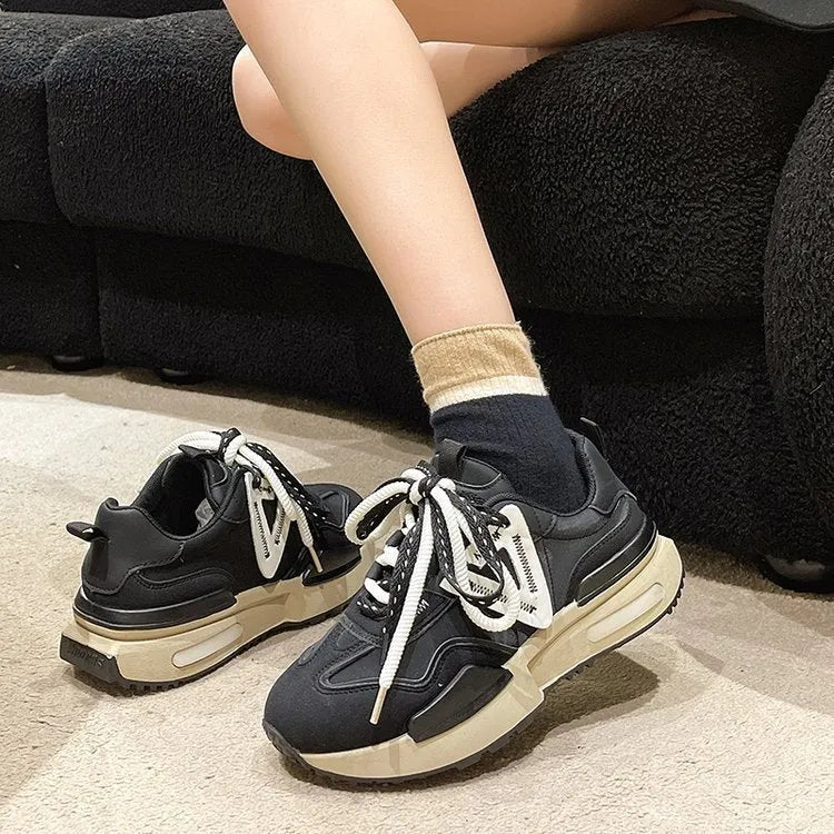 Women's black and khaki red retro platform sports shoes with lace-up front and rubber sole.