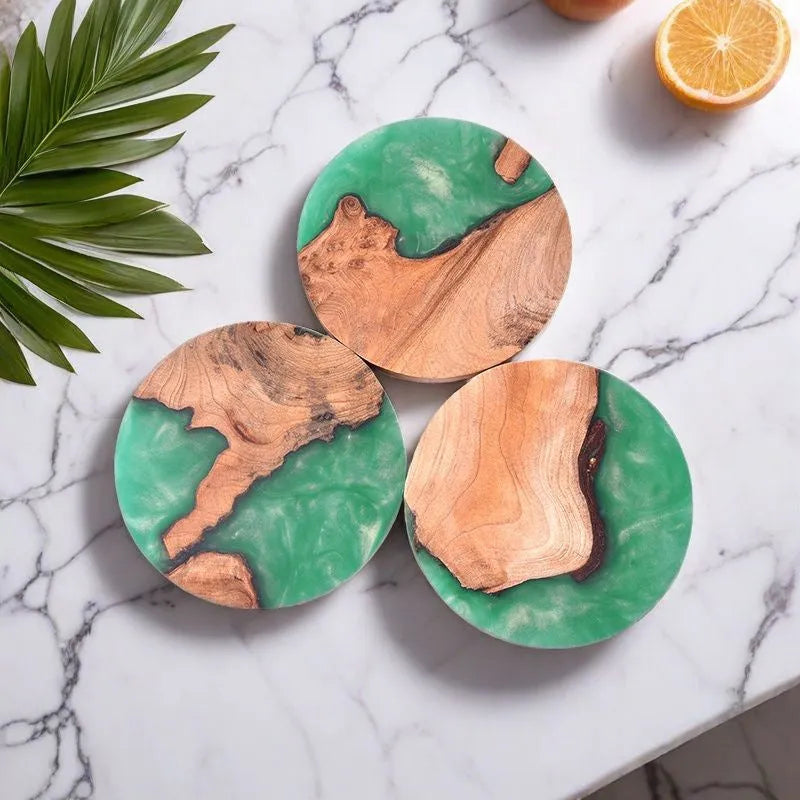 Wooden coaster with heat insulation resin in round tumour green colour, 9.8cm diameter