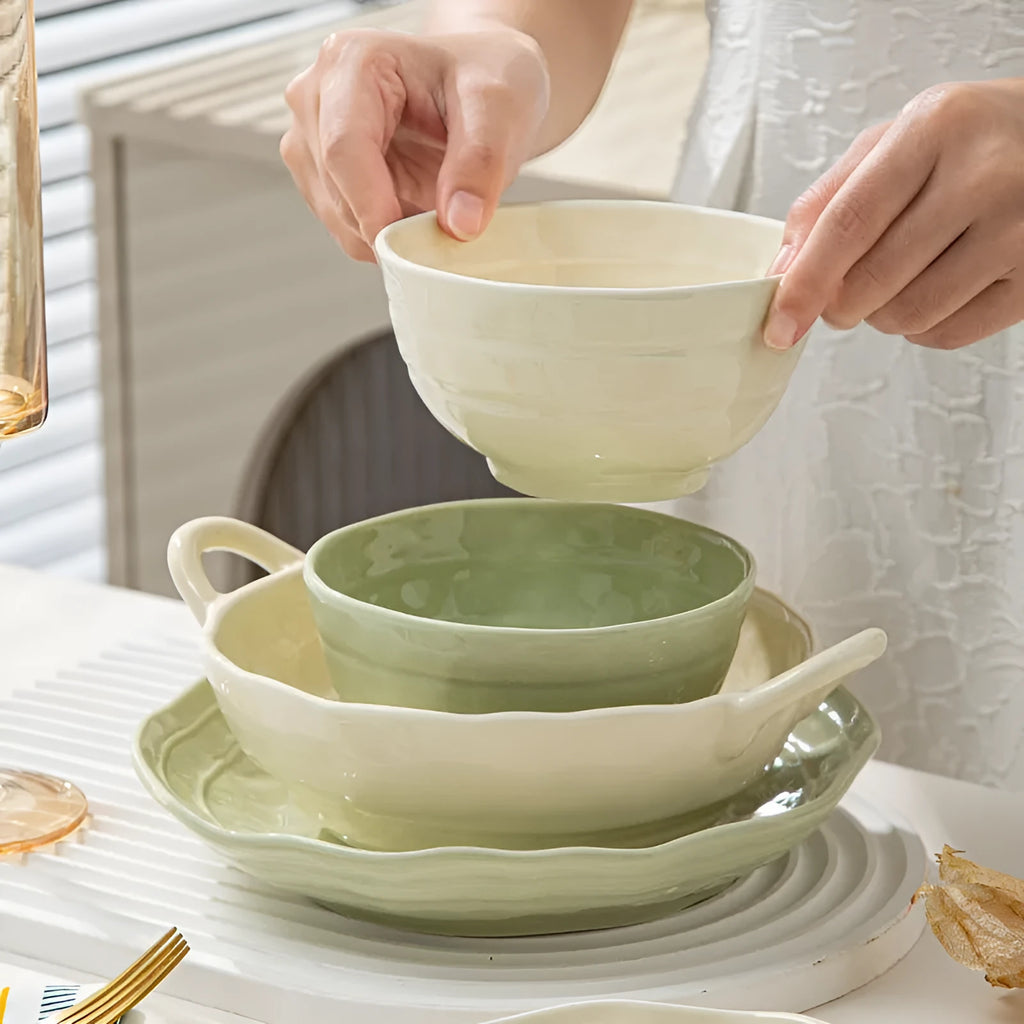 Solid colour ceramic tableware set with seven pieces in modern Japanese style