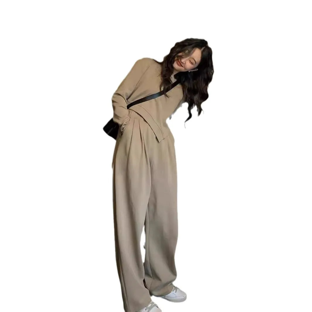 Women's khaki casual sports suit, loose-fitting two-piece set with long sleeves.