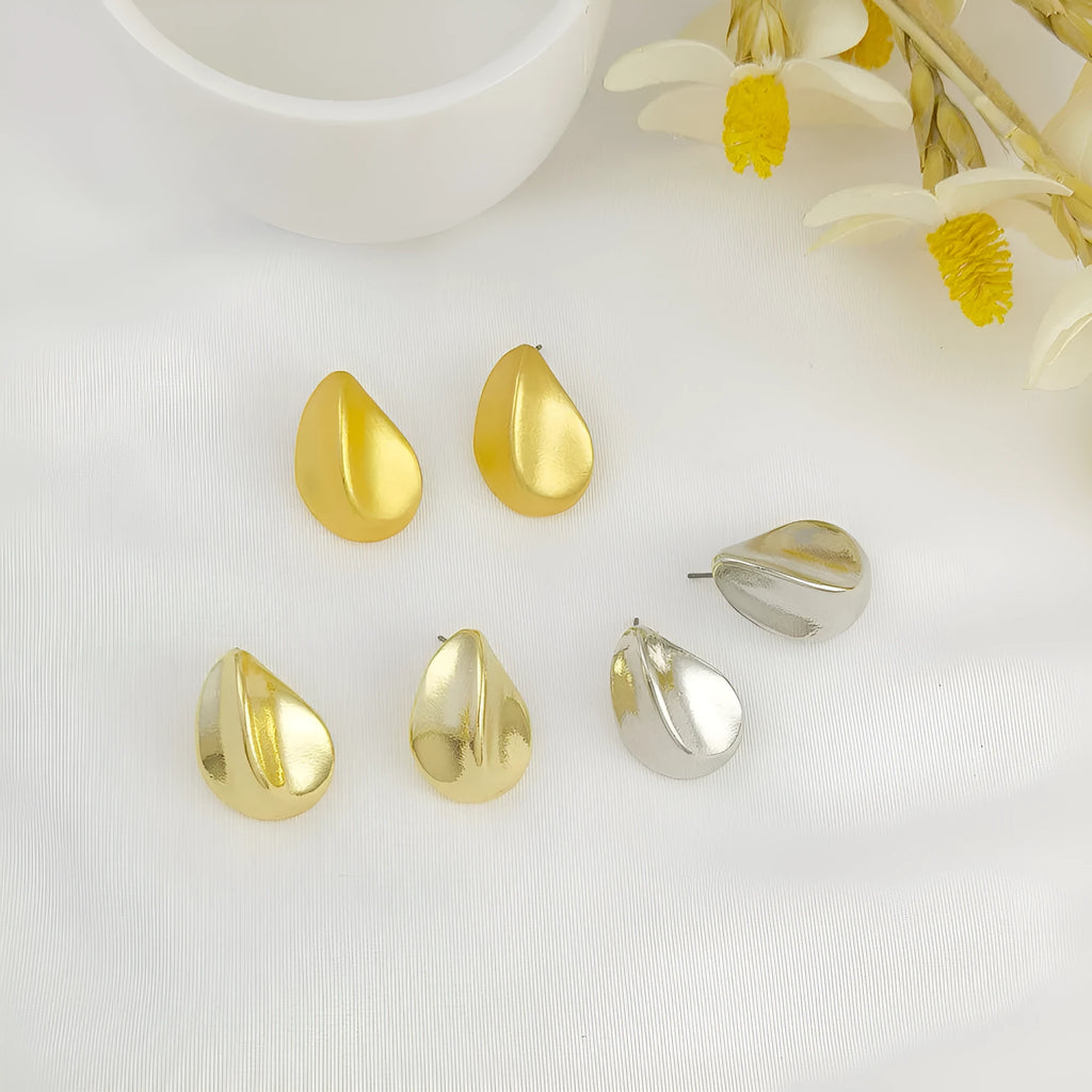 Pair of alloy ear studs with cold wind pleated design and geometric water droplet shape in electroplated finish
