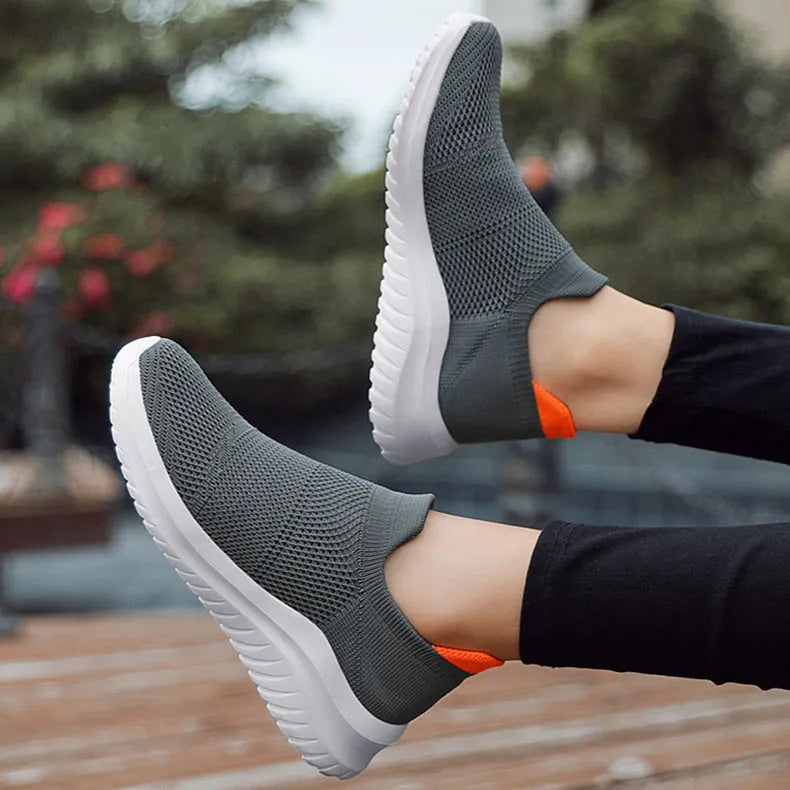 Men's breathable mesh running shoes with round toe and lightweight MD sole in multiple colour options